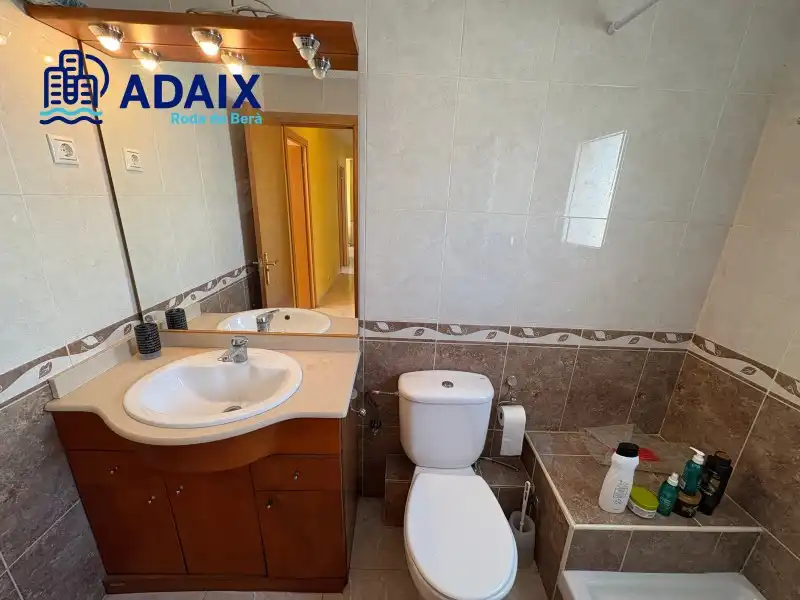 Bathroom of Flat for sale in Roda de Berà  with Oven and Balcony