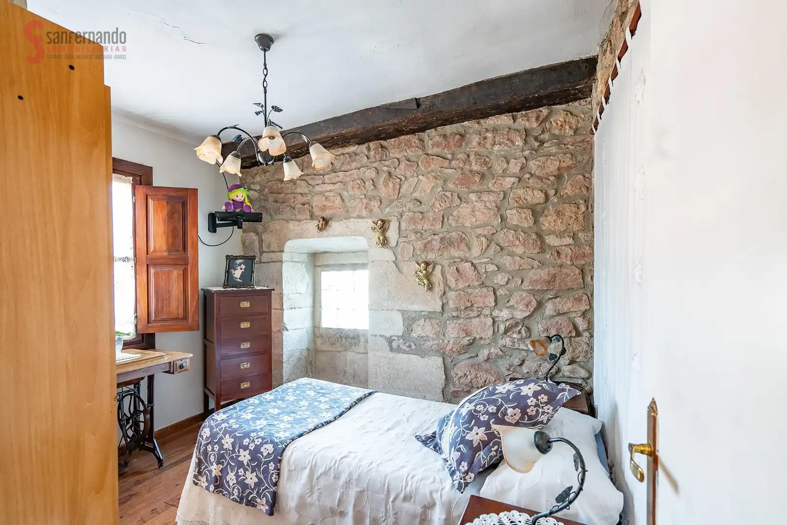 Habitación de Casa adosada en venta en Torrelavega  con Jardín privado, Terraza y Trastero