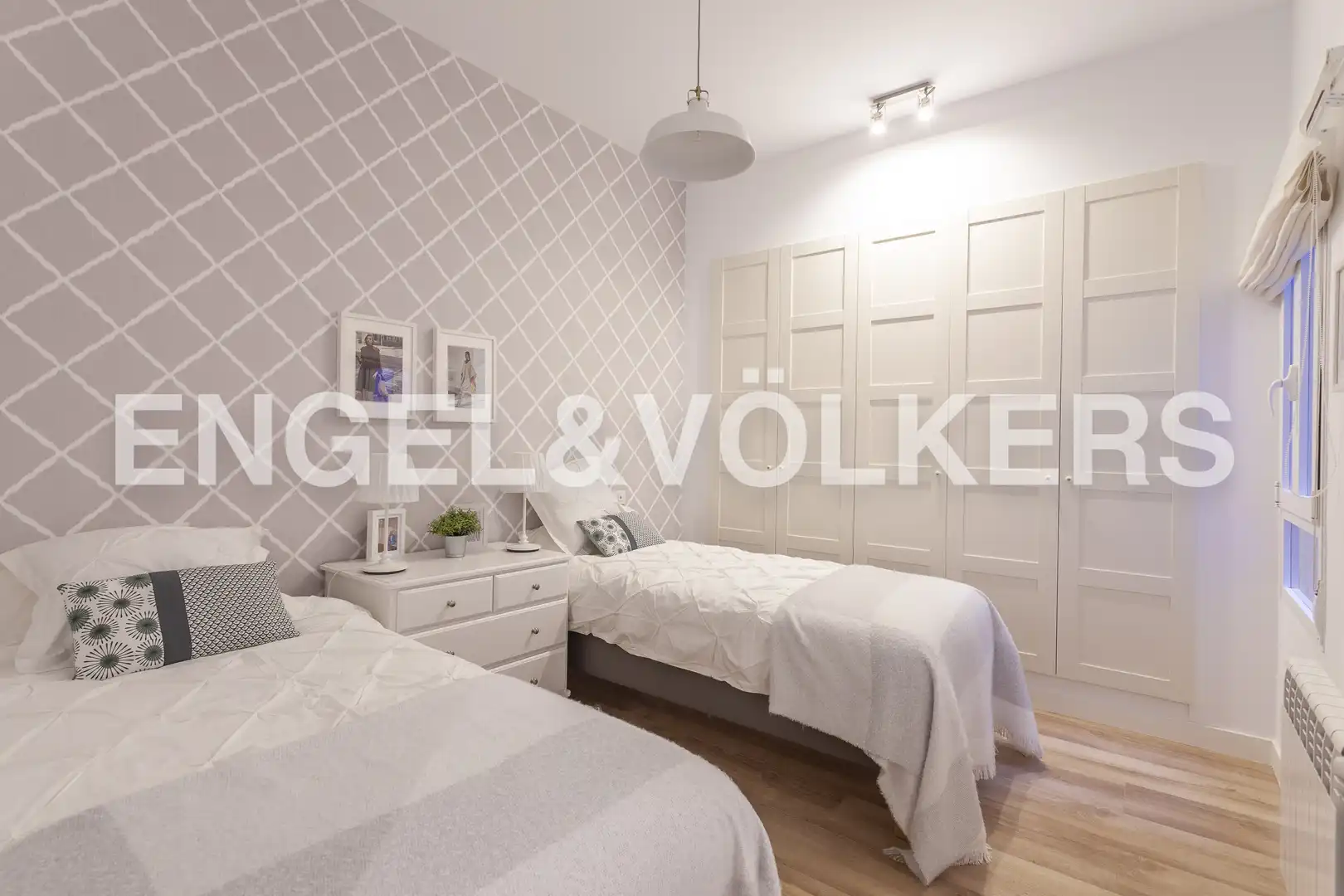 Bedroom of Flat for rent in Madrid  with Air Conditioner, Heating and Storage room