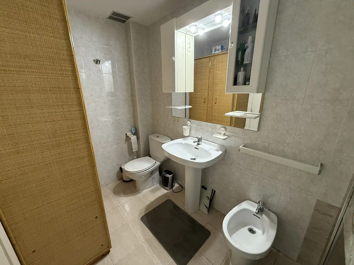 Badezimmer von Erdgeschoss zum Verkauf in Muro mit Abstellraum und Ofen