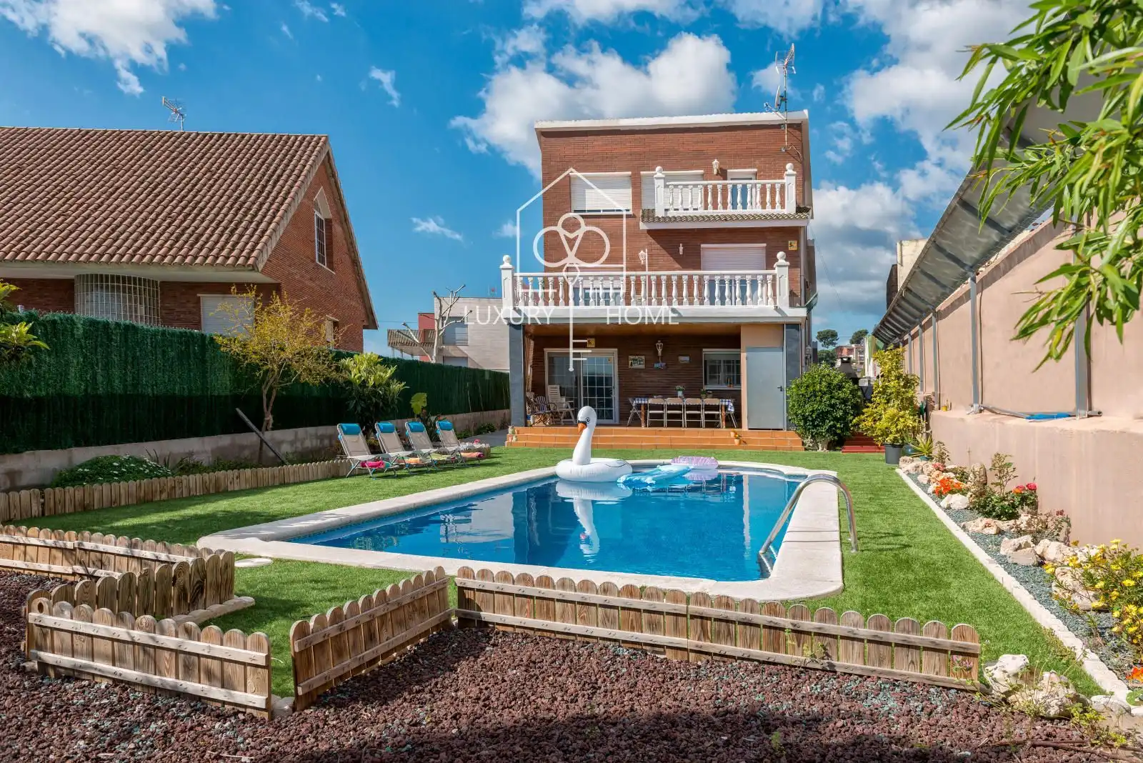 Vista exterior de Casa o xalet en venda en Viladecans amb Aire condicionat, Calefacció i Parquet