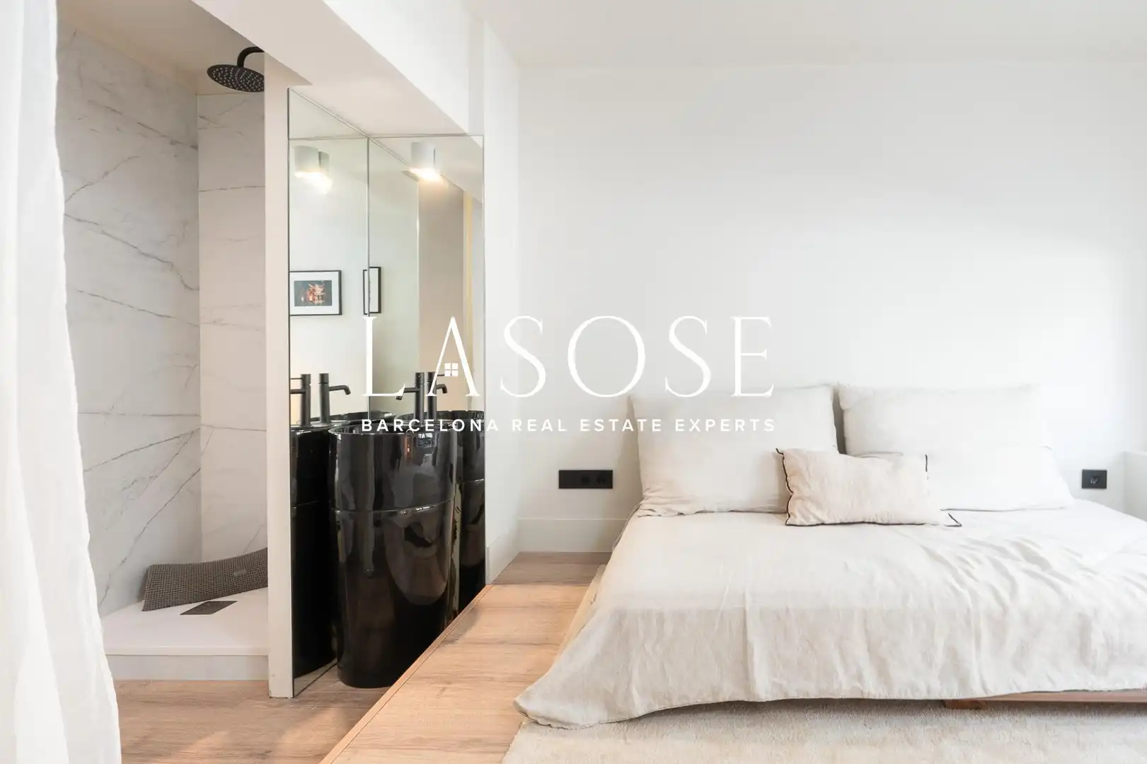 Dormitori de Apartament de lloguer en Barcelona amb Aire condicionat, Calefacció i Terrassa