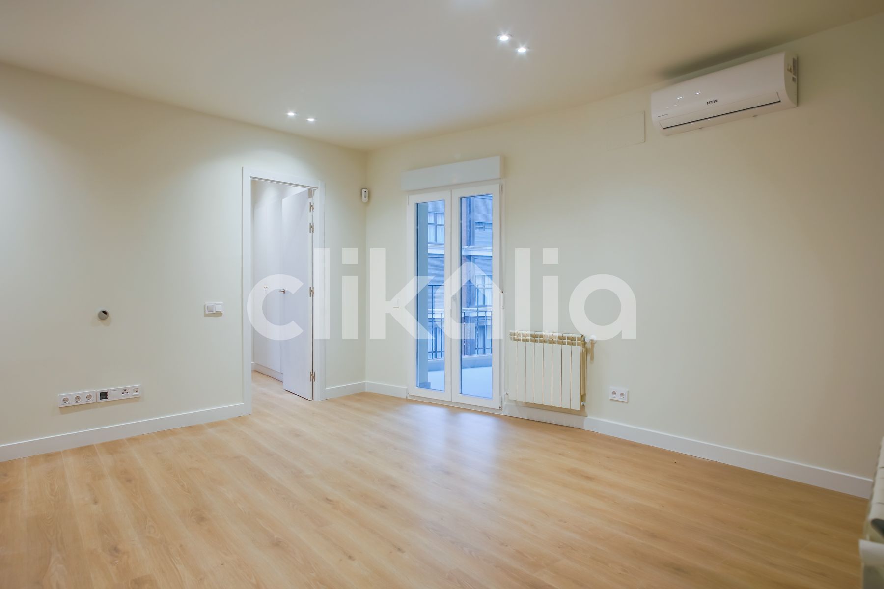 Habitación de Piso en venta en  Madrid Capital con Aire acondicionado, Calefacción y Terraza