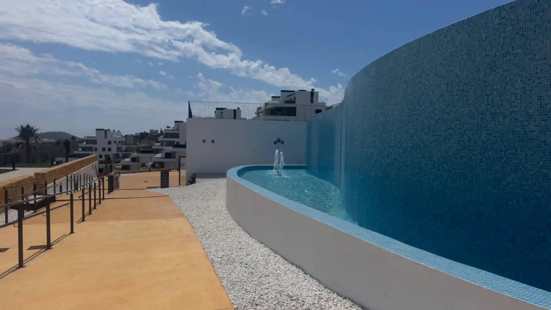 Piscina de Àtic en venda en La Nucia amb Aire condicionat, Terrassa i Traster