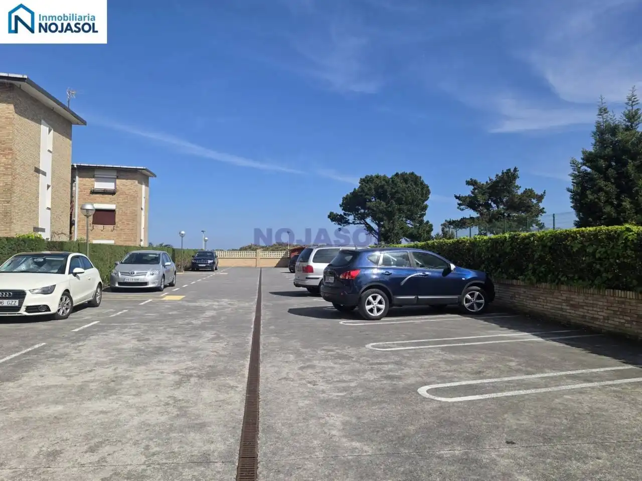 Parking de Apartamento en venta en Laredo con Calefacción, Parquet y Terraza