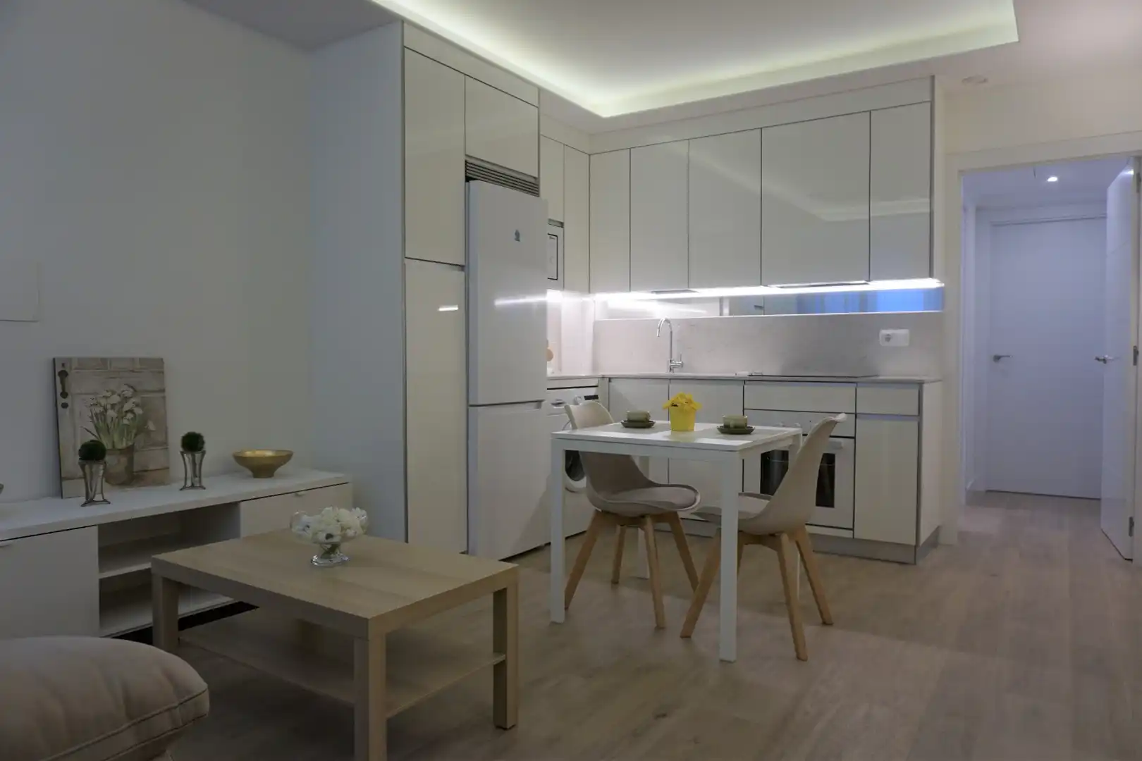 Cuina de Apartament de lloguer en Madrid amb Calefacció i Moblat