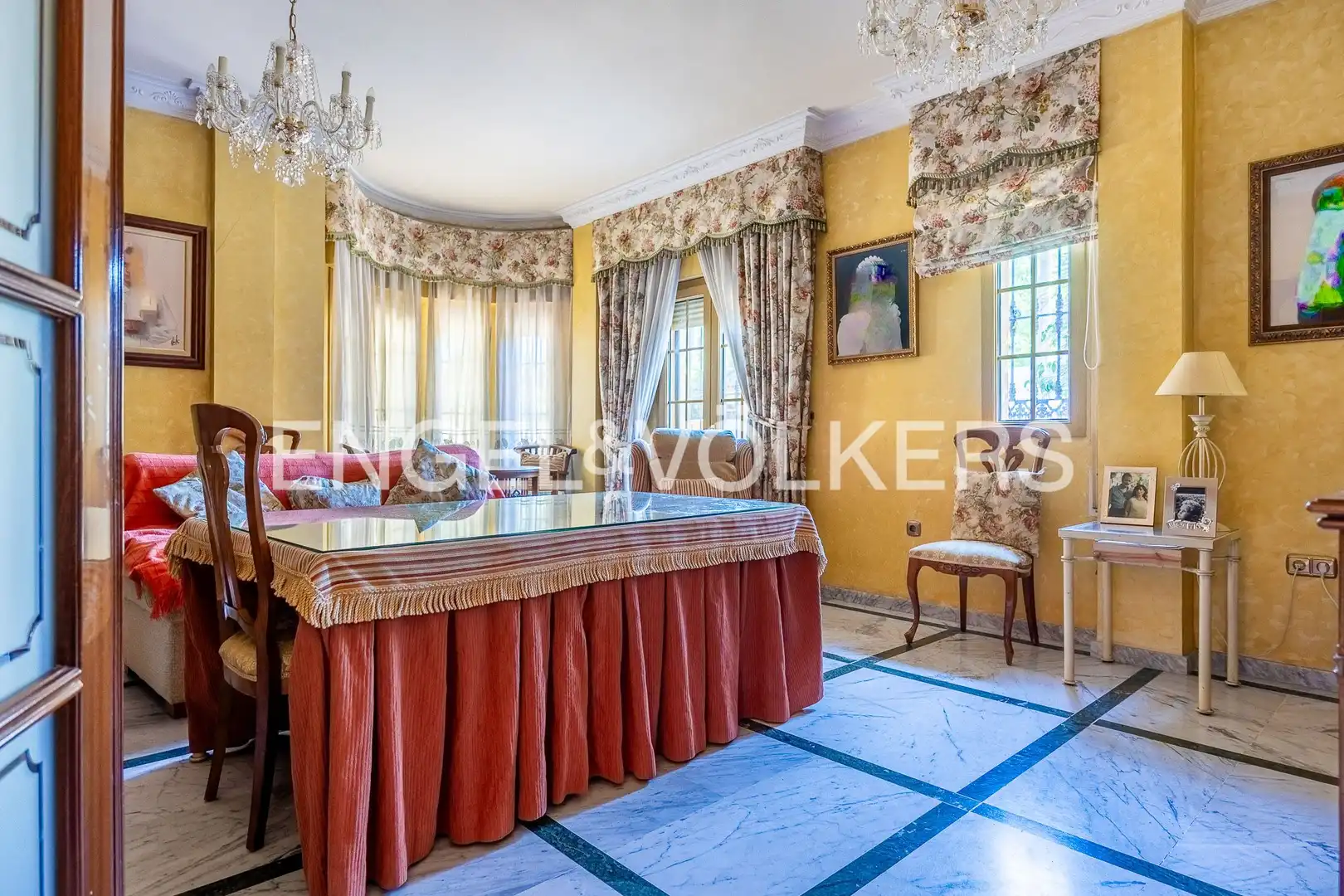 Dining room of Houses for sale in Sevilla  with Air Conditioner, Heating and Private garden
