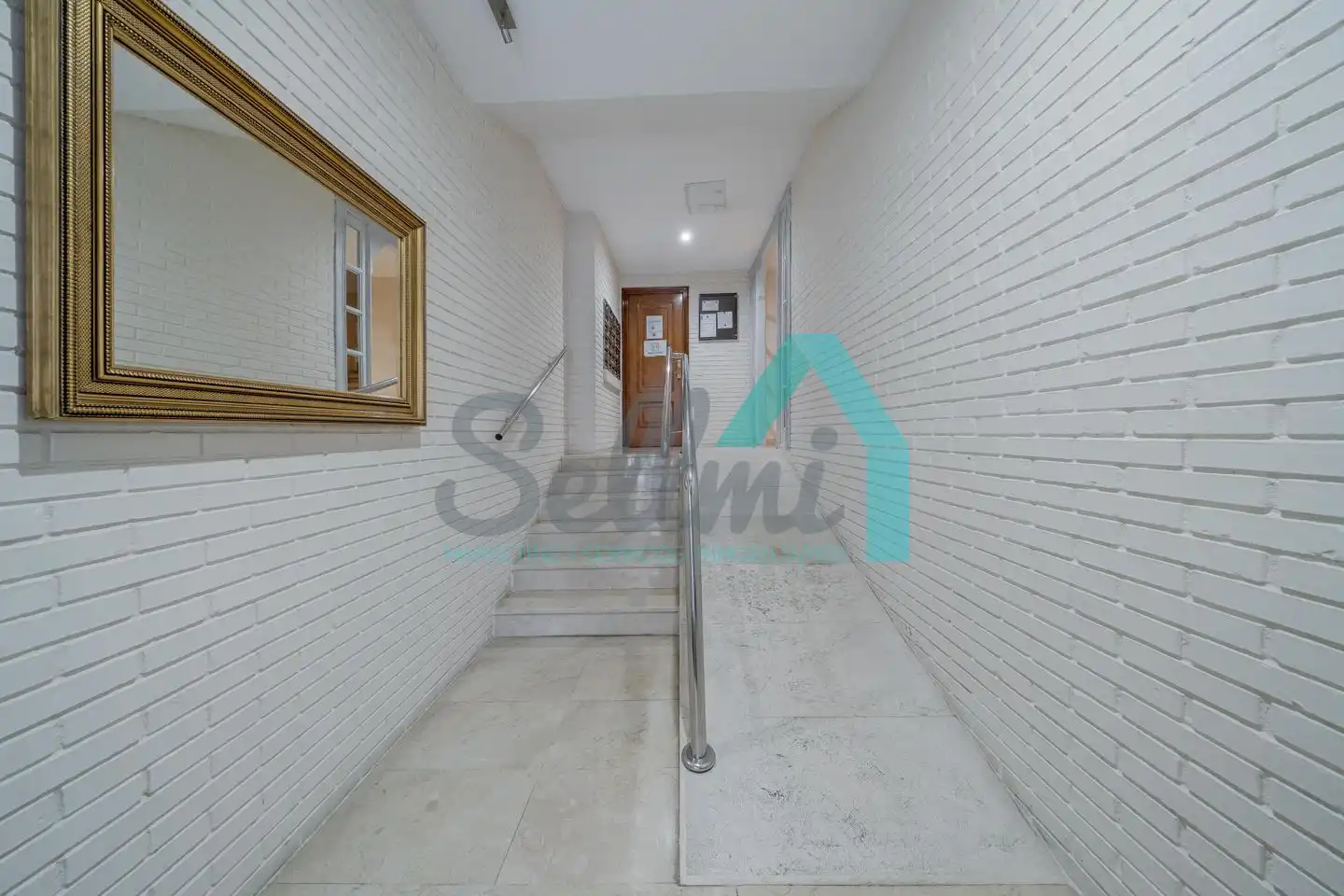 Planta baja de alquiler en Oviedo  con Calefacción, Parquet y Amueblado
