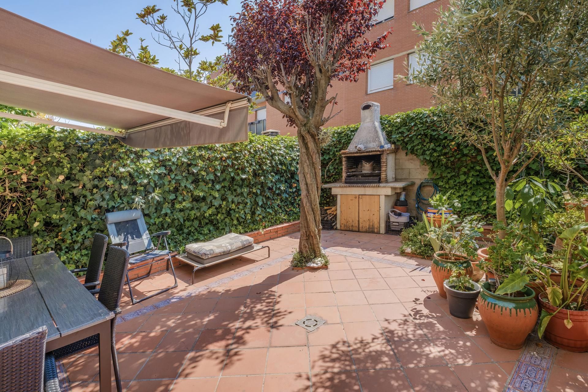 Jardí de Casa adosada en venda en Terrassa amb Aire condicionat, Calefacció i Terrassa
