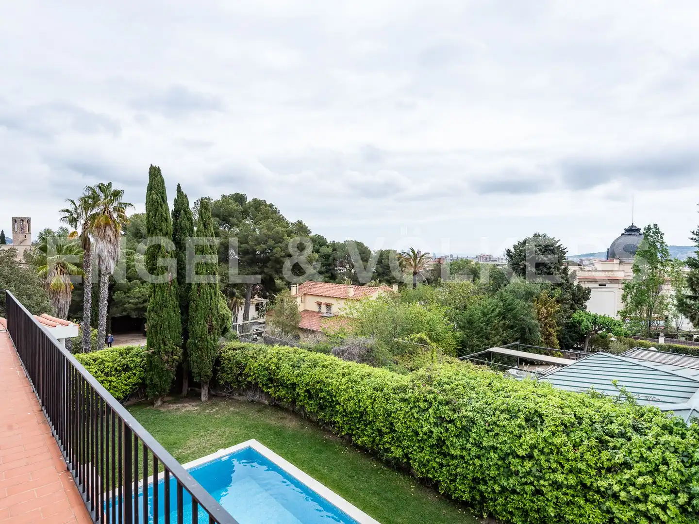 Vista exterior de Casa o xalet de lloguer en Barcelona amb Aire condicionat, Calefacció i Jardí privat