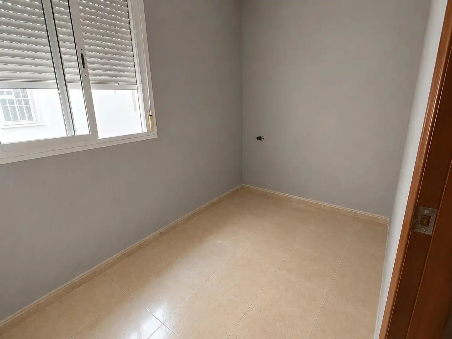 Habitación de Piso en venta en Almería con Balcón y Alarma