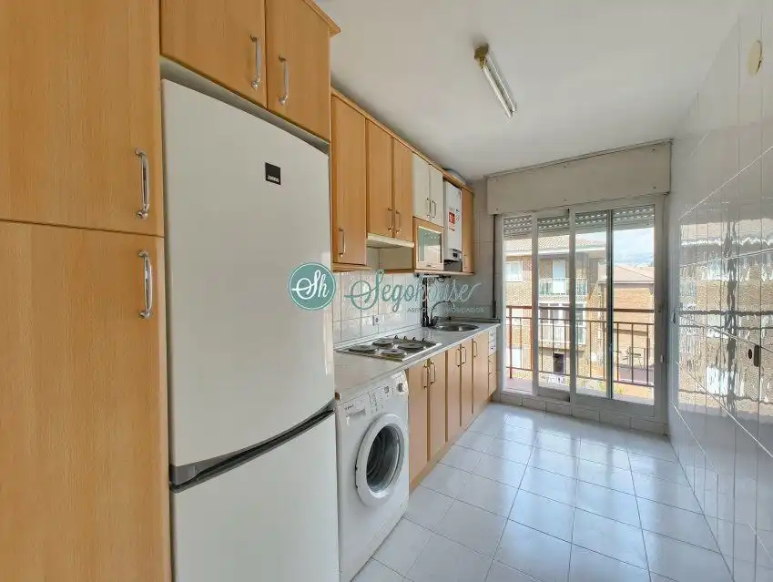 Cocina de Piso en venta en San Cristóbal de Segovia con Calefacción, Trastero y Balcón