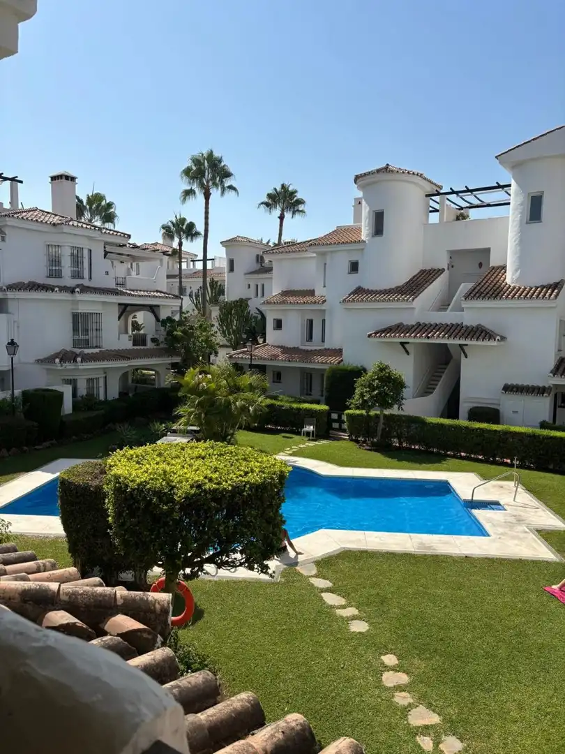 Außenansicht von Wohnungen zur Miete in Marbella mit Heizung, Privatgarten und Möbliert