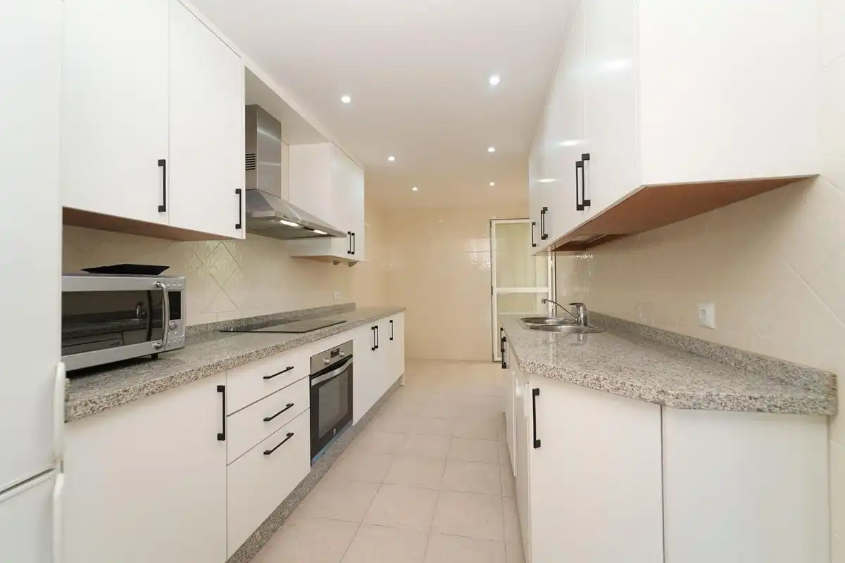 Cocina de Apartamento en venta en Marbella con Aire acondicionado, Calefacción y Terraza