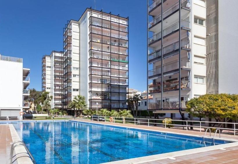 Piscina de Apartament en venda en Sitges amb Aire condicionat, Calefacció i Jardí privat