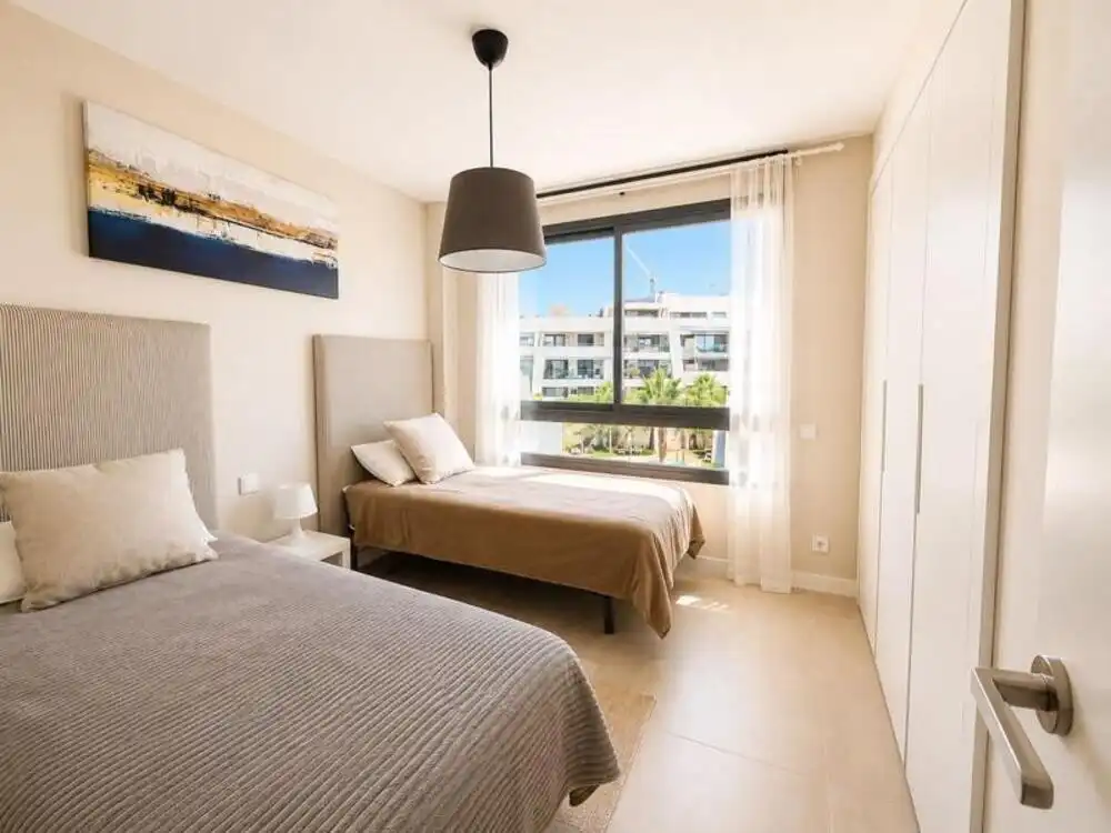 Dormitori de Apartament de lloguer en Estepona amb Aire condicionat, Terrassa i Traster