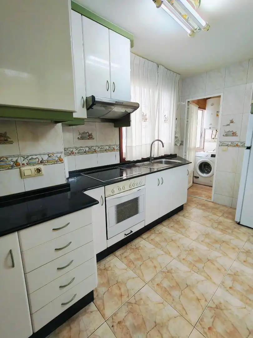 Cocina de Piso en venta en A Coruña Capital  con Parquet y Trastero