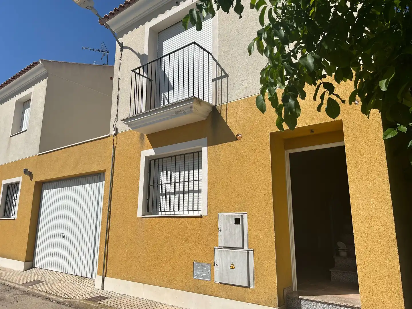 Vista exterior de Casa o xalet en venda en Villena amb Calefacció i Traster