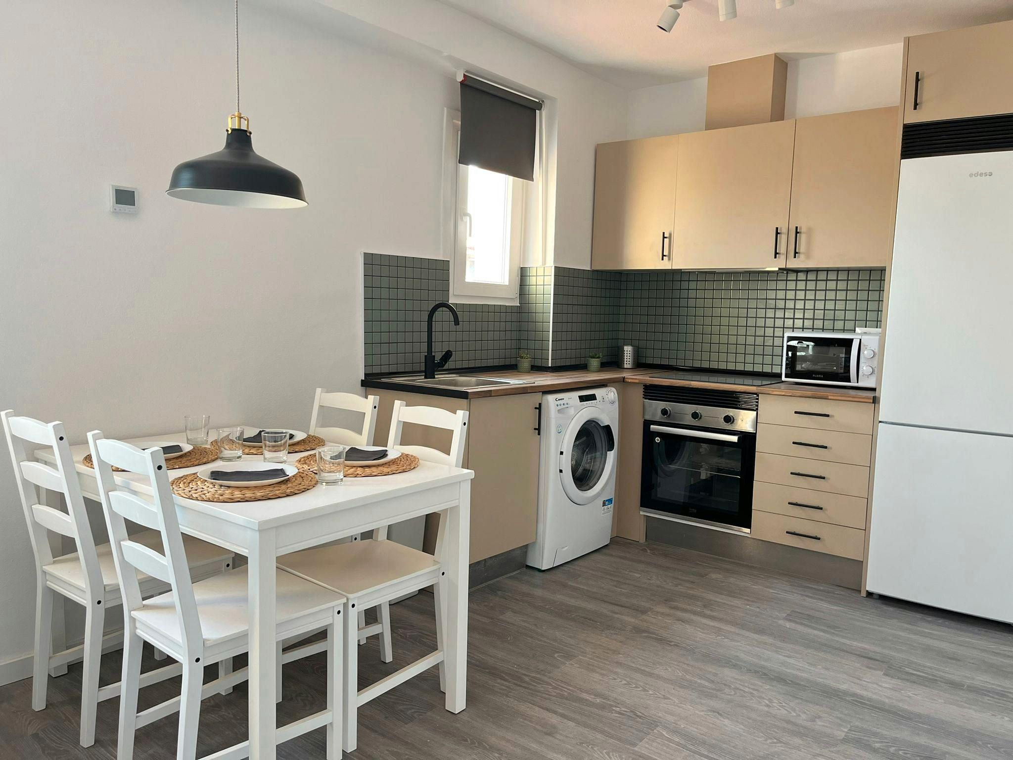 Cuina de Pis de lloguer en  Madrid Capital amb Aire condicionat, Calefacció i Moblat