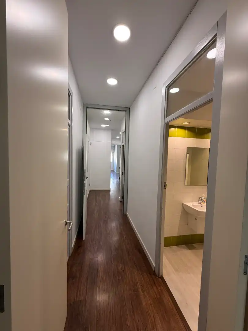 Büro zur Miete in Valencia mit Klimaanlage, Heizung und Balkon