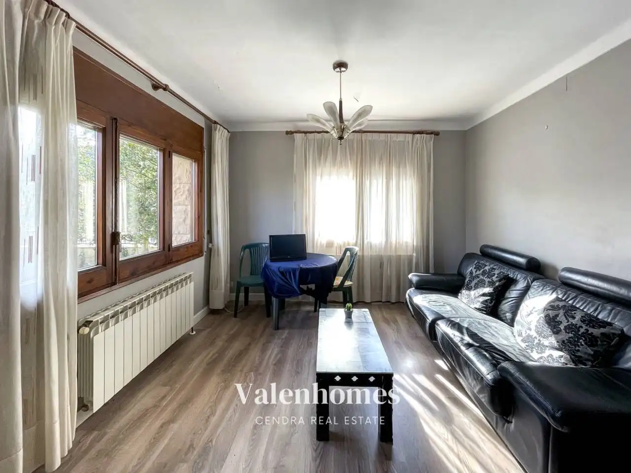 Sala d'estar de Casa o xalet en venda en L'Estany amb Calefacció, Jardí privat i Terrassa