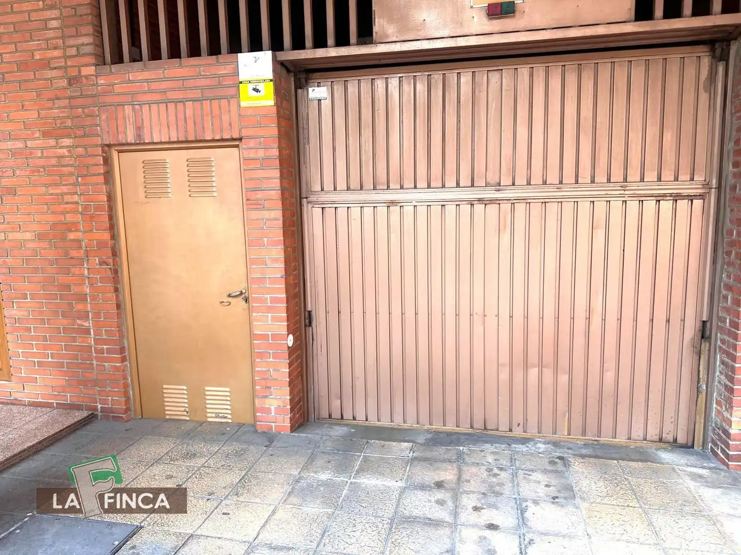 Parking de Piso en venta en Oviedo  con Calefacción, Parquet y Amueblado