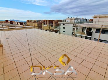 Attique avec balcon à vendre à CENTRAL
