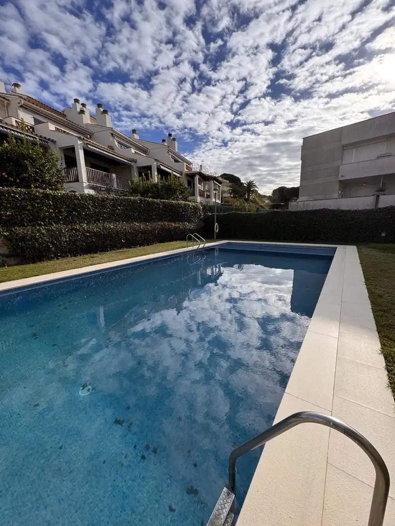 Piscina de Apartamento de alquiler en Castell d'Aro, Platja d'Aro i s'Agaró con Jardín privado, Piscina y Horno