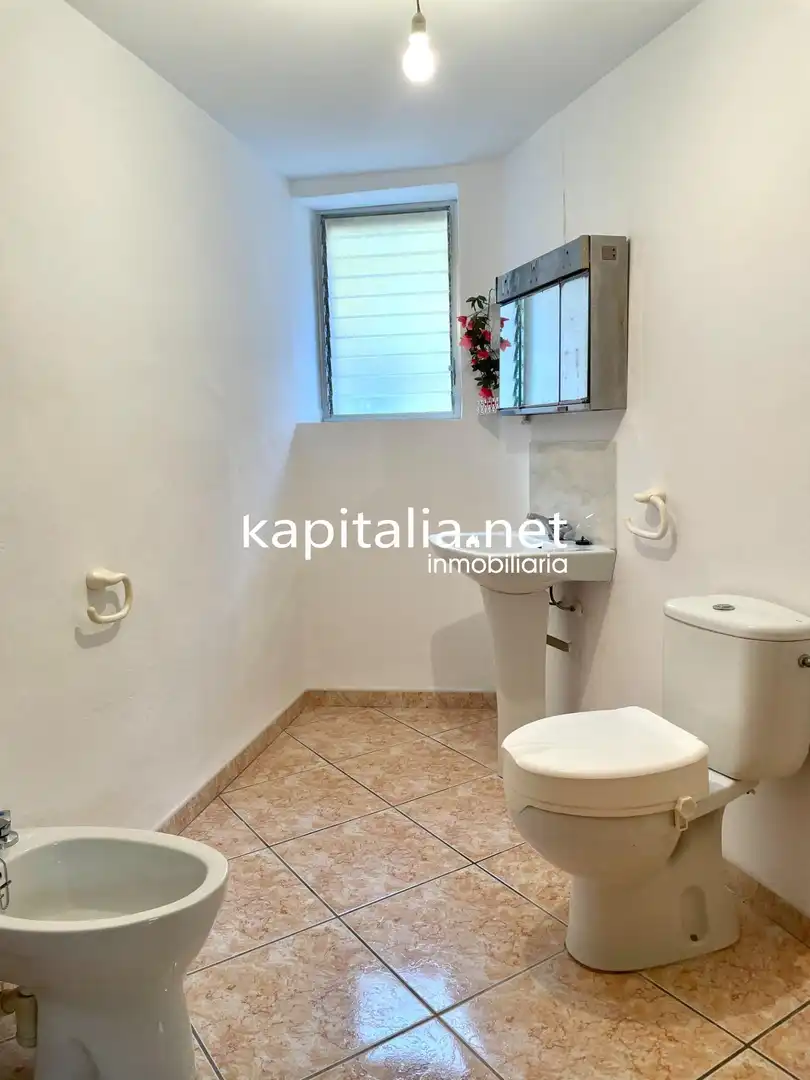 Bany de Casa o xalet en venda en Alfafara amb Calefacció i Balcó