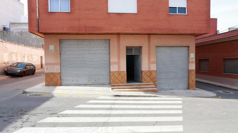 Bajo en esquina para cambio de uso y garaje en sótano Precio de del bajo 93.000 y el garaje 30.000.