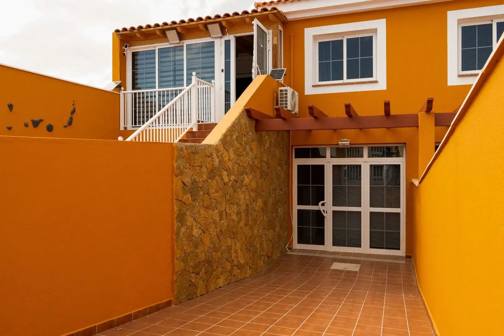 Außenansicht von Haus oder Chalet zum Verkauf in Antigua