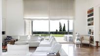 Sala d'estar de Casa o xalet en venda en  Barcelona Capital amb Aire condicionat, Terrassa i Piscina