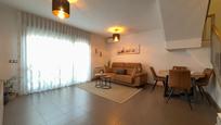 Sala d'estar de Casa adosada en venda en Marchamalo amb Aire condicionat, Calefacció i Jardí privat