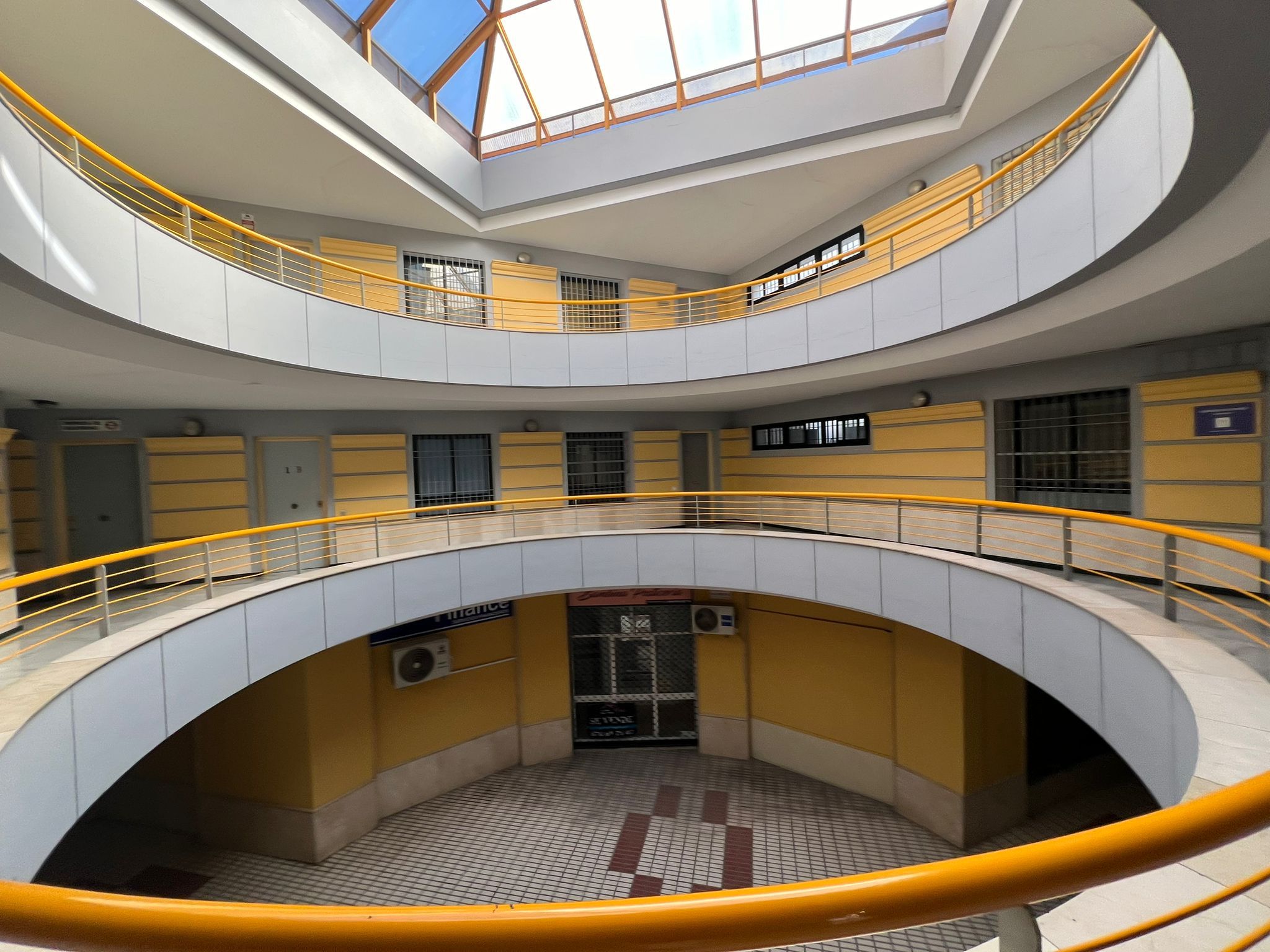Exterior view of Office to rent in Dos Hermanas  with Air Conditioner