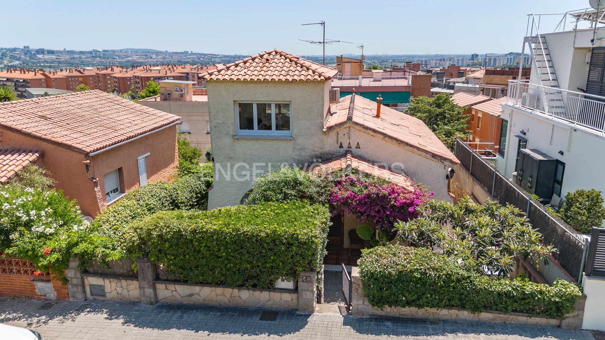 Vista exterior de Casa o xalet en venda en Santa Coloma de Cervelló amb Aire condicionat, Calefacció i Jardí privat