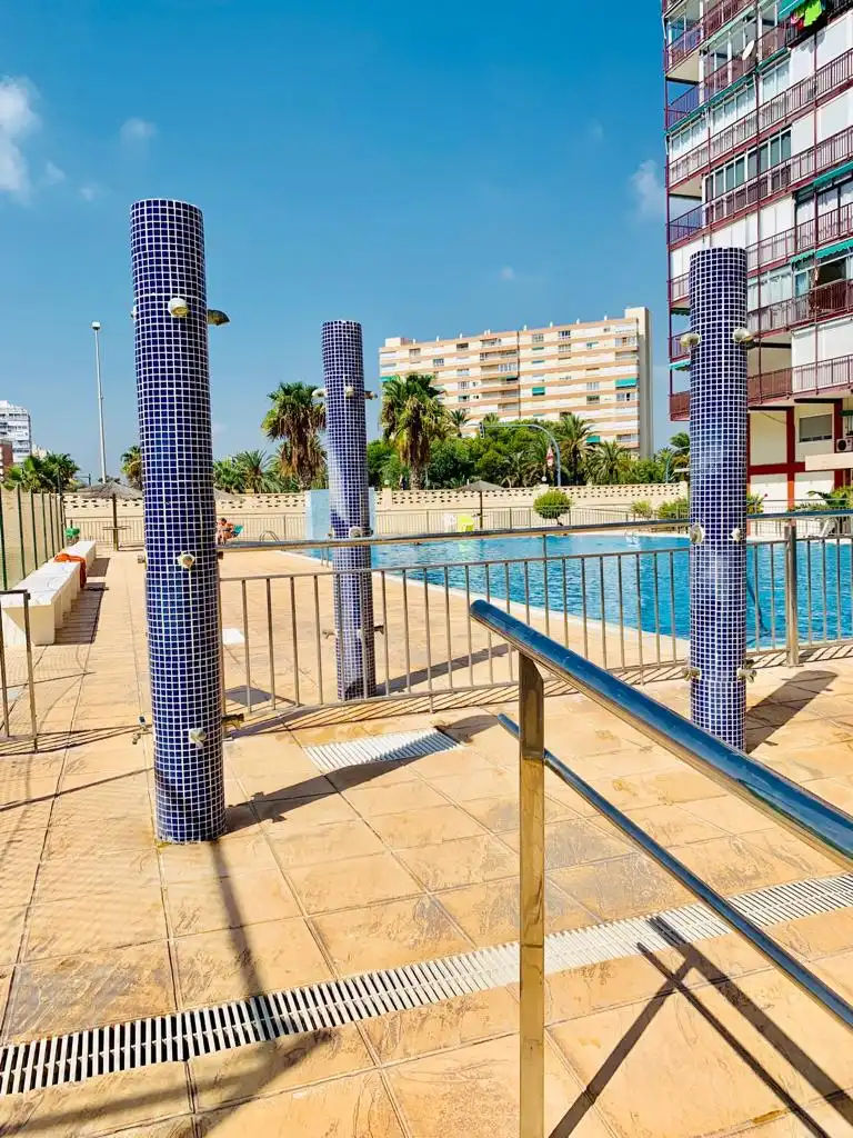 Piscina de Apartament en venda en Alicante / Alacant amb Moblat, Forn i Rentadora