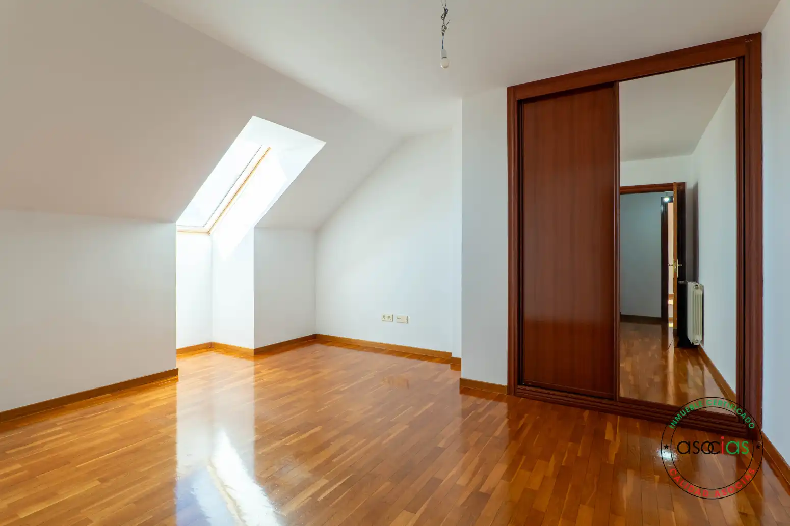 Bedroom of Flat for sale in Sur