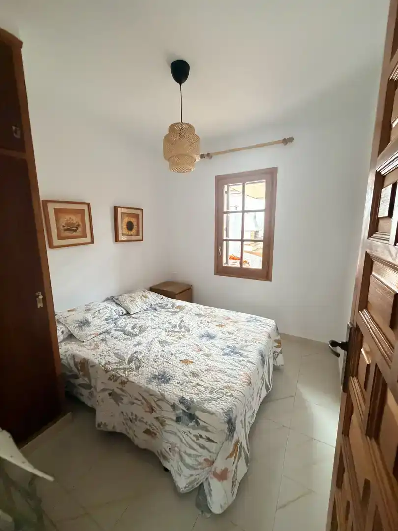 Dormitori de Casa adosada de lloguer en El Vendrell amb Jardí privat, Piscina i Moblat