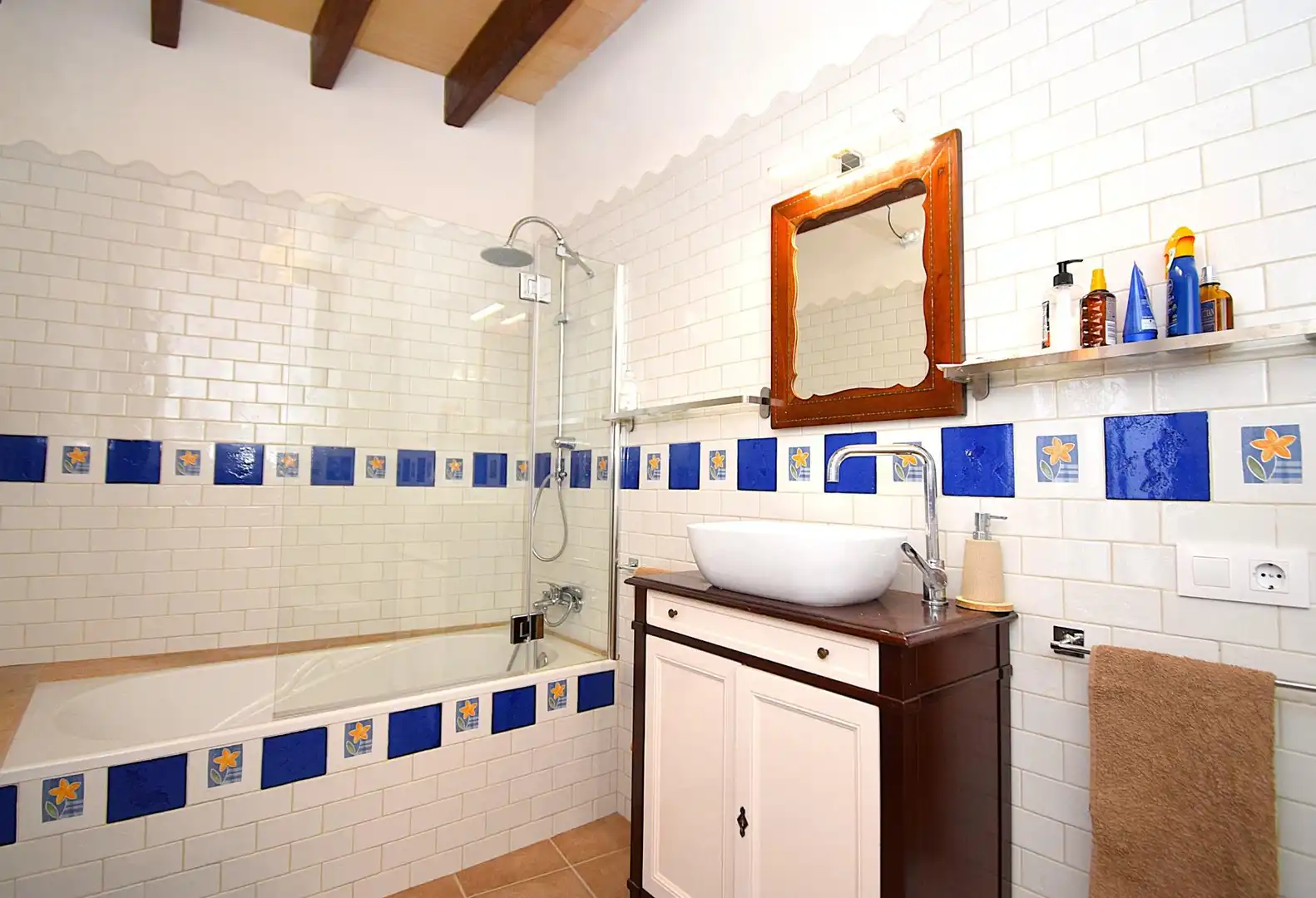 Badezimmer von Einfamilien-Reihenhaus zum Verkauf in Muro mit Klimaanlage, Terrasse und Möbliert