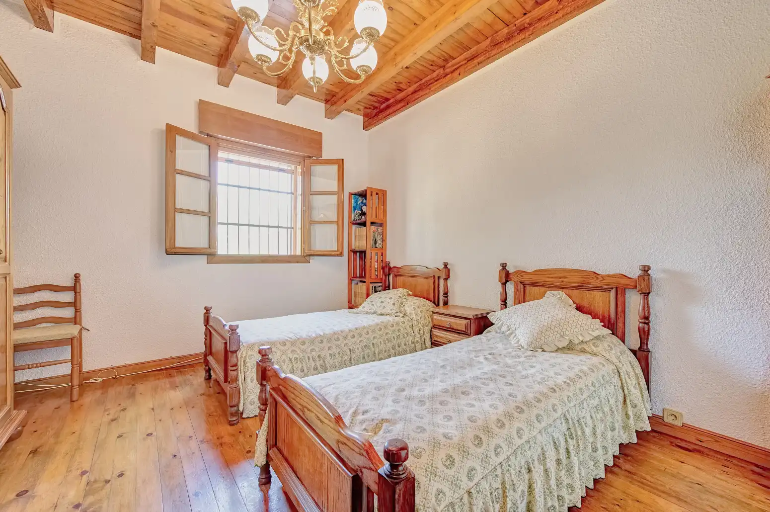 Schlafzimmer von Haus oder Chalet zum Verkauf in Aranguren mit Klimaanlage, Heizung und Privatgarten