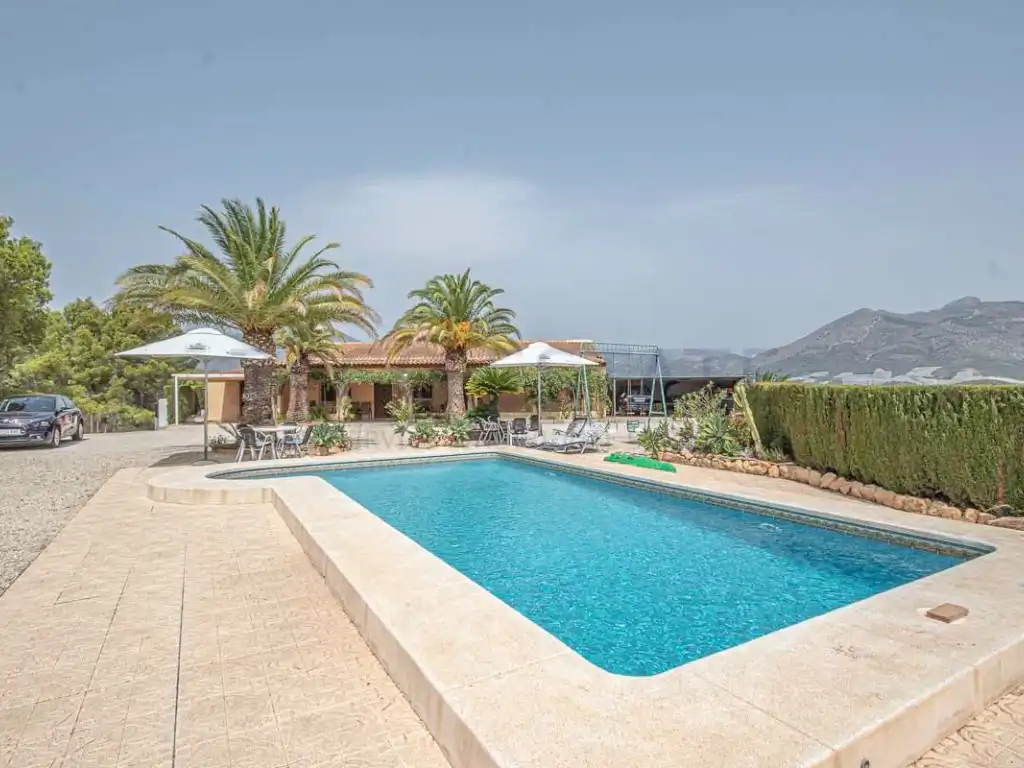 Piscina de Casa o xalet de lloguer en La Nucia amb Piscina