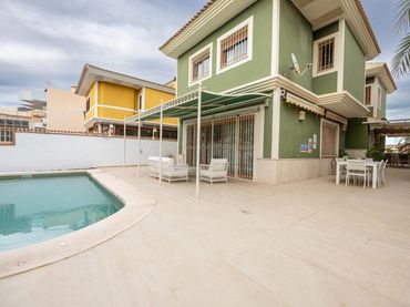 Villa avec piscine à vendre à Avenida CONRADO ALBALADEJO