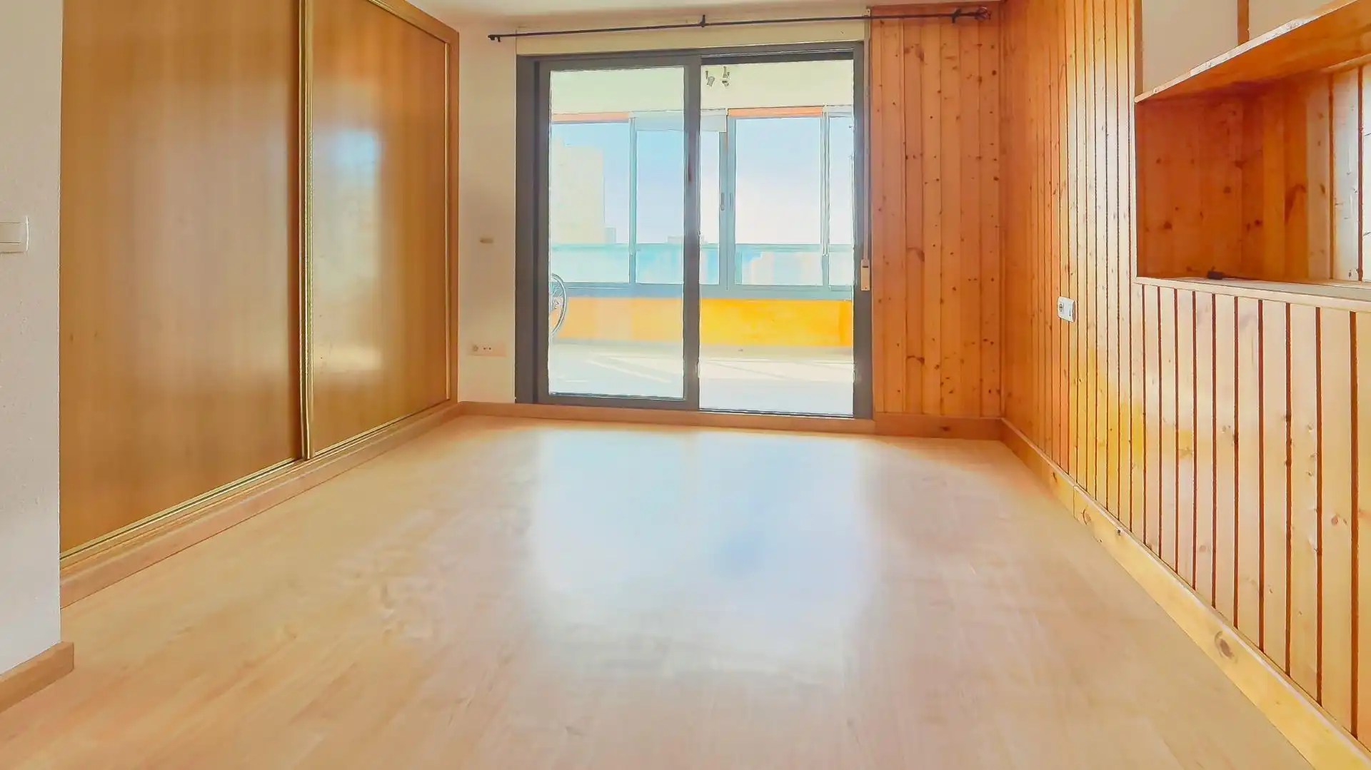 Dormitori de Pis en venda en Benidorm amb Aire condicionat, Jardí privat i Terrassa