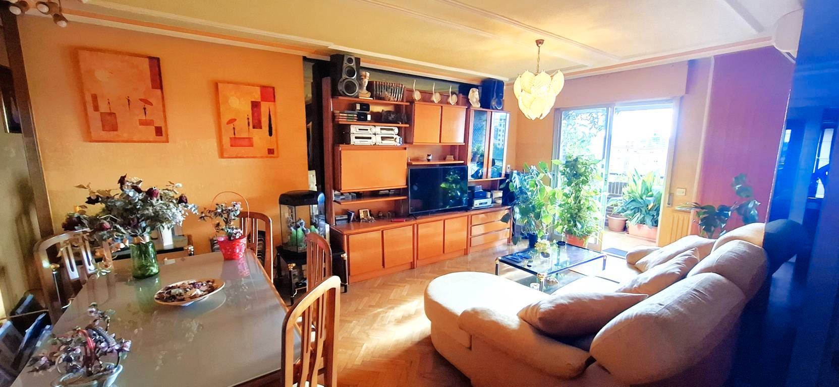 Living room of Flat for sale in Fuenlabrada  with Air Conditioner, Heating and Parquet flooring