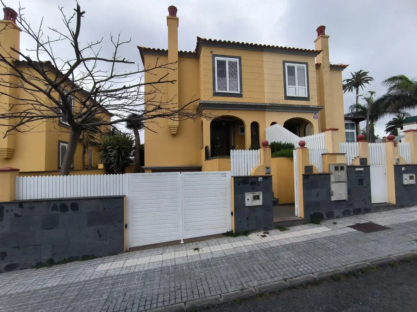 Vista exterior de Casa adosada en venta en Las Palmas de Gran Canaria con Jardín privado, Parquet y Terraza