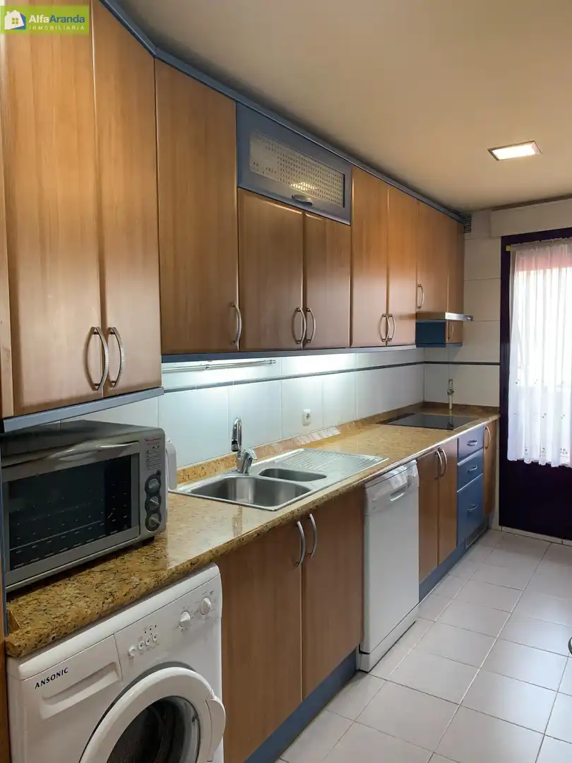 Cuina de Pis en venda en Aranda de Duero amb Parquet, Traster i Balcó