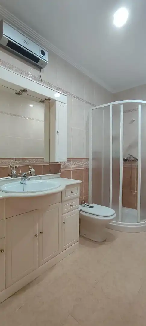 Bathroom of Flat for rent in Paiporta  with Air Conditioner, Heating and Storage room