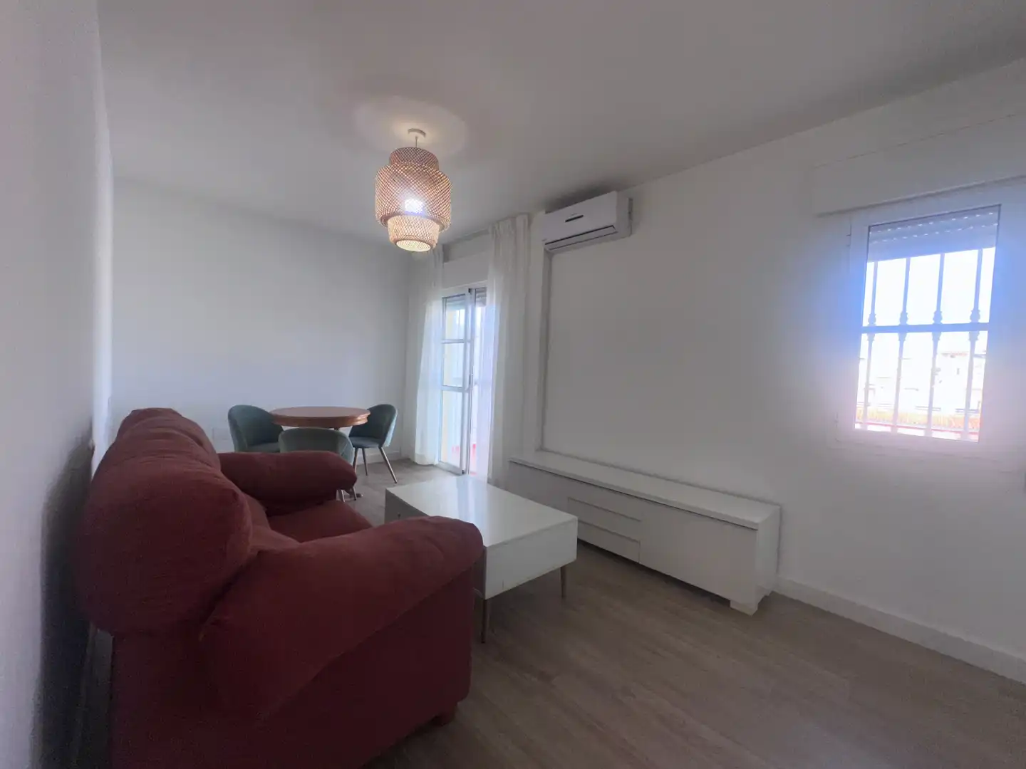 Sala de estar de Casa adosada en venta en Vélez-Málaga con Aire acondicionado, Calefacción y Terraza