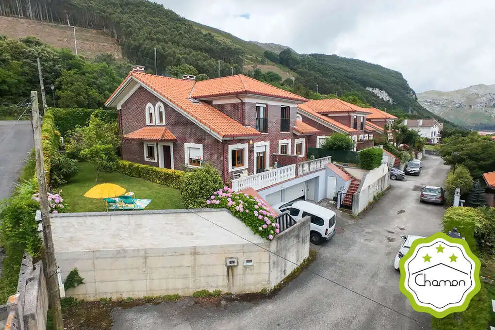 Exterior view of Houses for sale in Castro-Urdiales  with Heating and Furnished