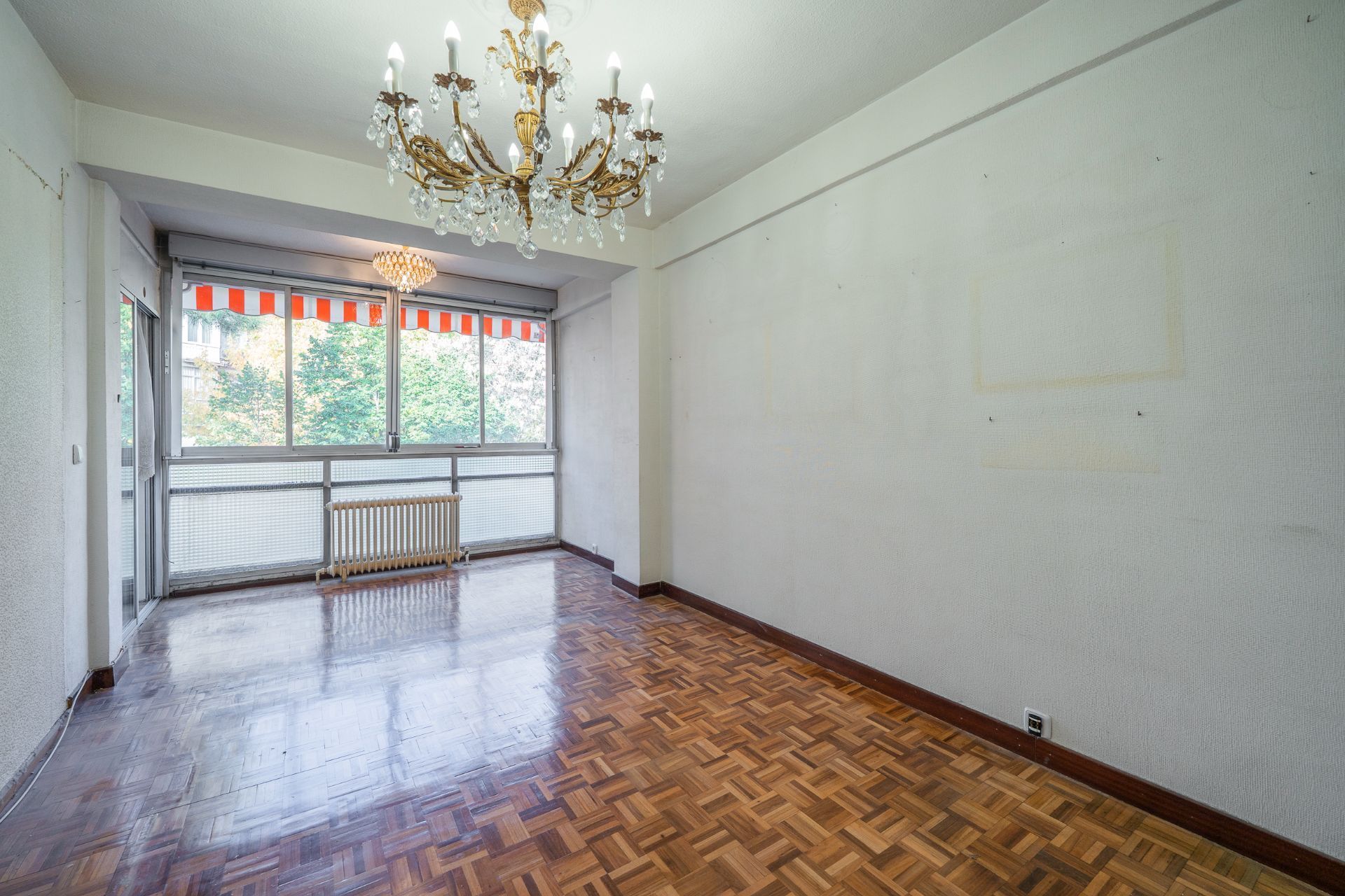 Comedor de Piso en venta en  Madrid Capital con Calefacción, Terraza y Piscina comunitaria